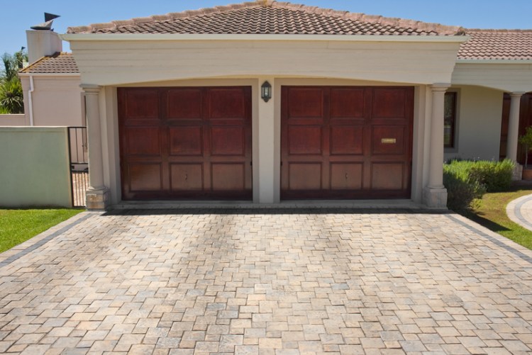 Automatic garage door